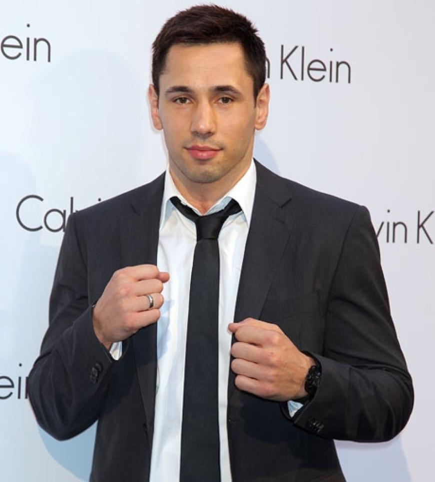 Profiboxer Felix Sturm feierte auch am Berliner Molkemarkt mit