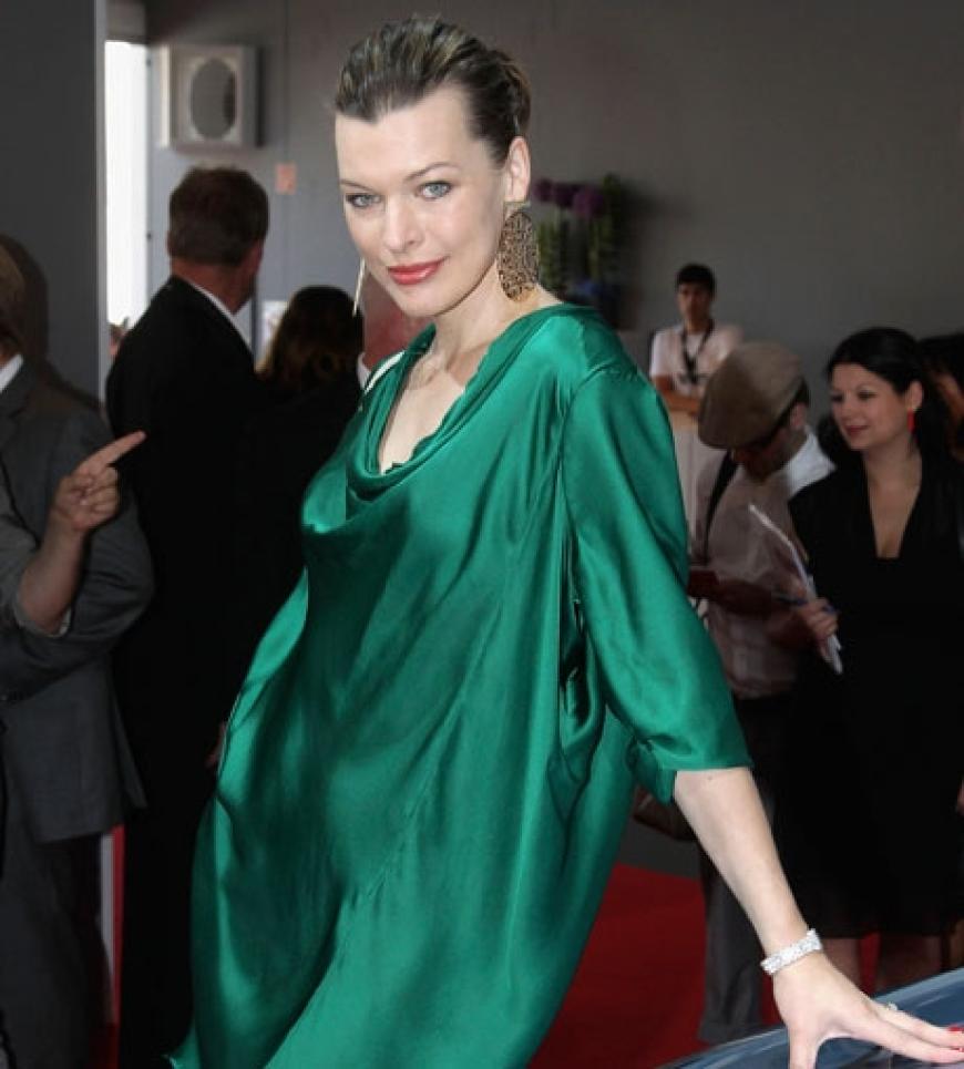 Diese Frau verzaubert ganz Berlin! Übrigens: Die Schönheit ist das offizielle Gesicht der Mercedes-Benz Fashion Week