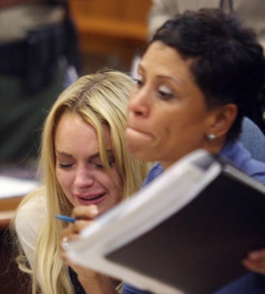 Bei der Urteilsverkündung bricht Lindsay Lohan in Tränen aus