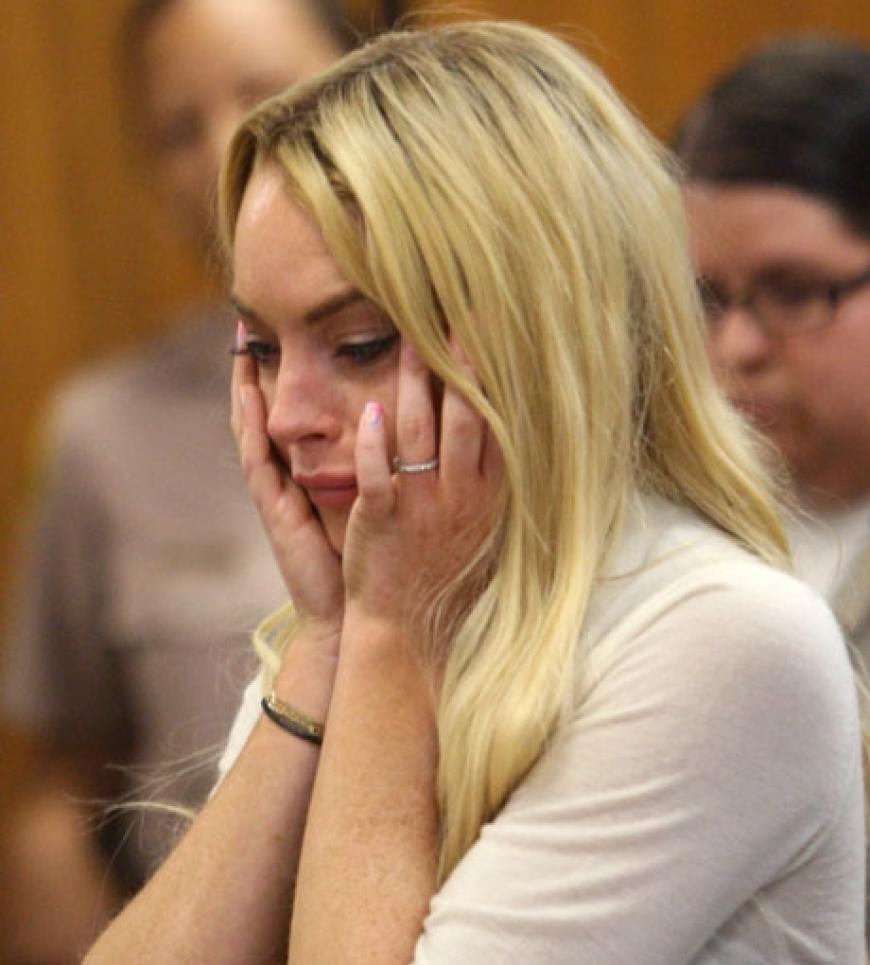 Zum wiederholten Mal hatte Lindsay gegen die Bewährungsauflagen verstoßen, nachdem sie 2007 wegen Trunkenheit am Steuer verurteilt worden war