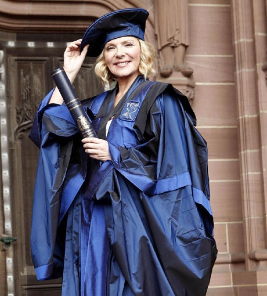Vor allem ihre Verdienste um die Künste wurden von der Universität honoriert. Cattrall setzt sich schon seit Jahren für das Liverpooler Kunstkino FACT ein