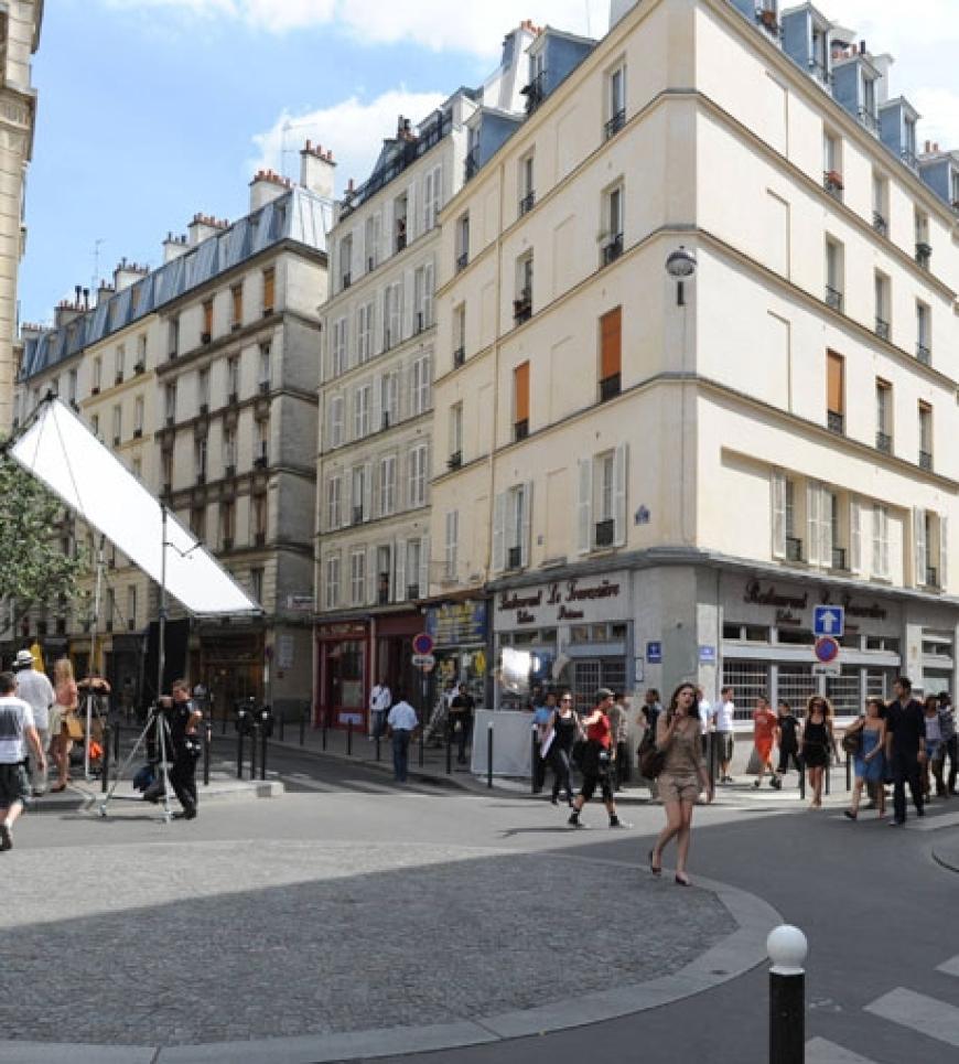 Was für eine Kulisse! Für die ersten Episoden der vierten Staffel wird die Modemetropole Paris zum Ort des Geschehens