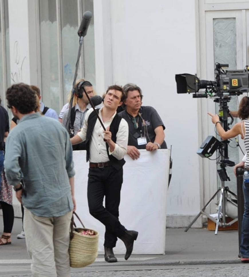 Licht, Kamera und Action! Ed Westwick wartet auf seinen Einsatz