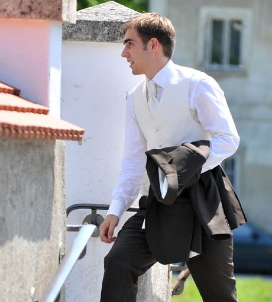 Schick! Philipp Lahm im Anzug und Weste