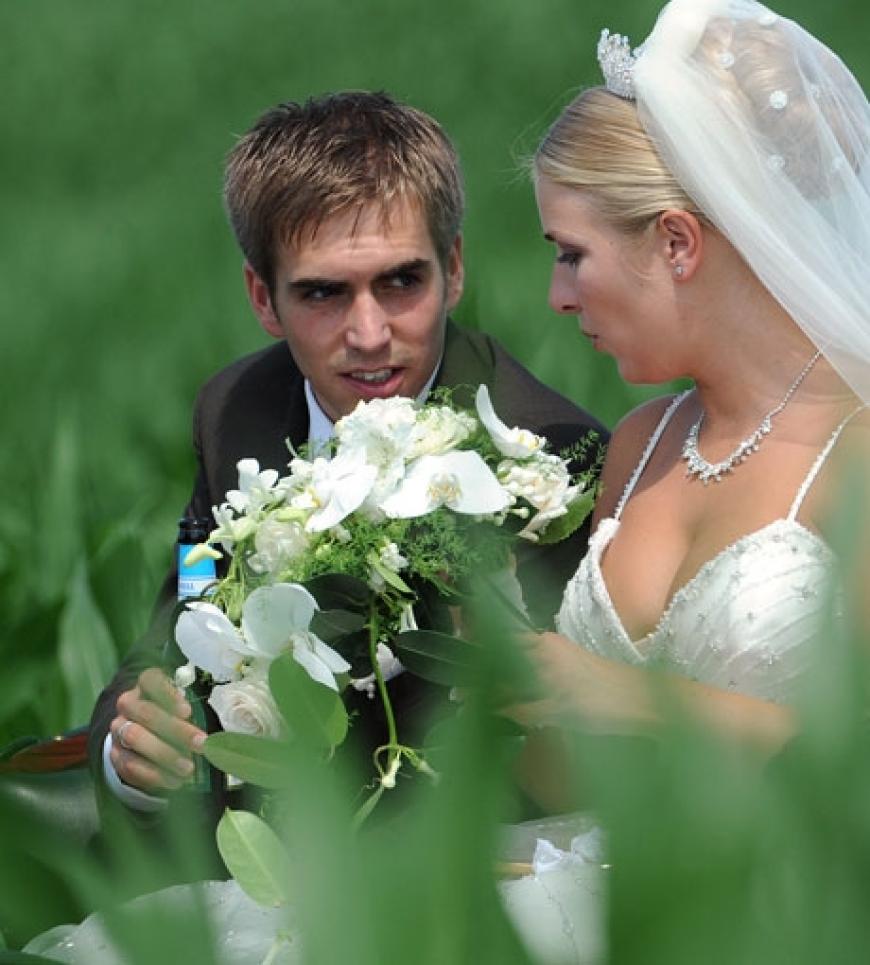 Schnell noch einen Drink! Während der Party tanzten Philipp und seine Claudia ganz traditionell einen Hochzeitswalzer. Dafür hatten sie extra Tanzstunden genommen