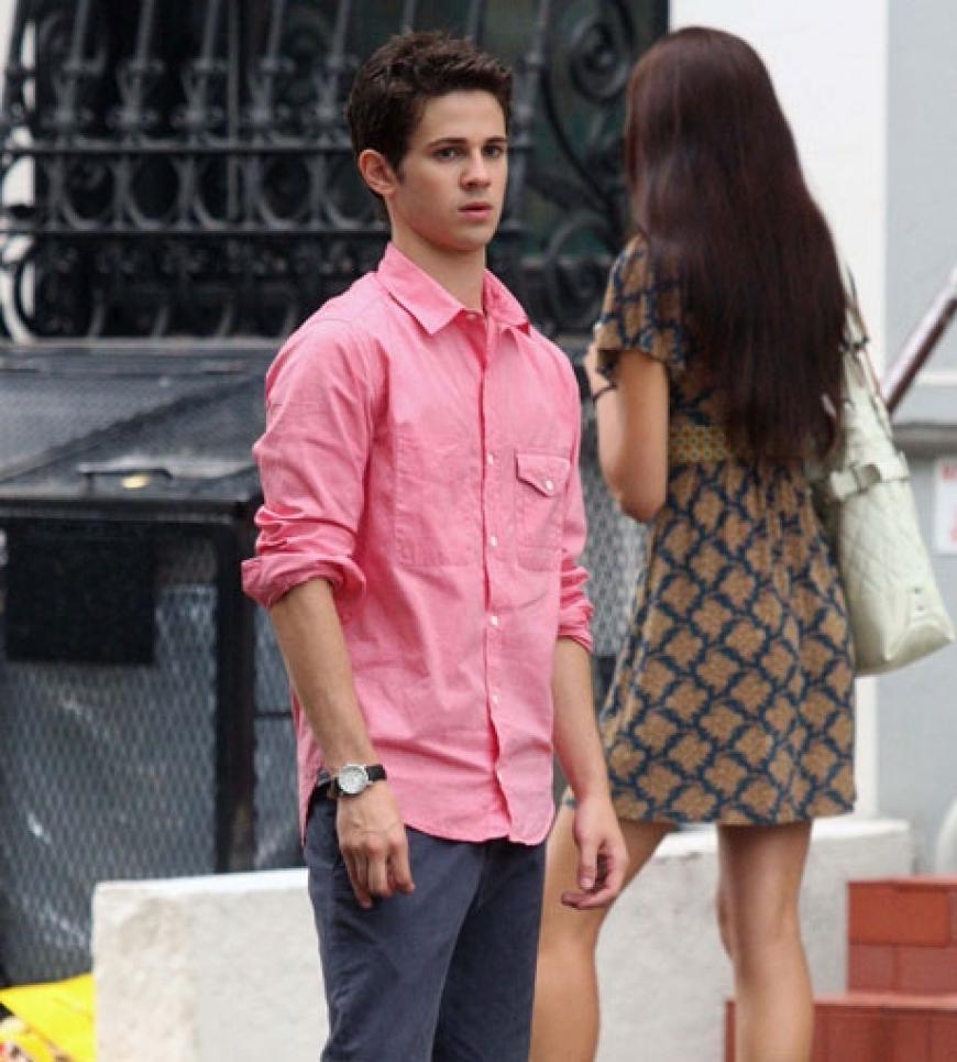Connor Paolo spielt