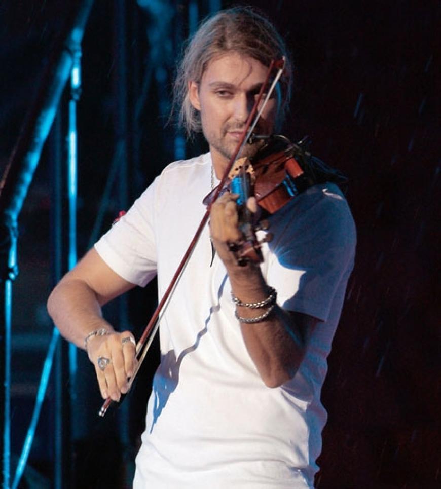 Star-Geiger David Garrett unterstützt das Hilfsprojekt, das vor 18 Jahren von Gery Keszler ins Leben gerufen wurde, gern. Das Publikum freuts auch - Garrett performte live auf der Bühne