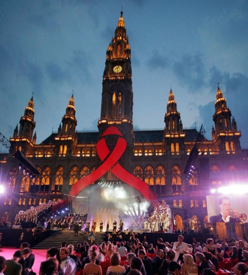 Menschen aus der ganzen Welt kamen zum Rathaus nach Wien, um die große Show und das bunte Treiben zu erleben