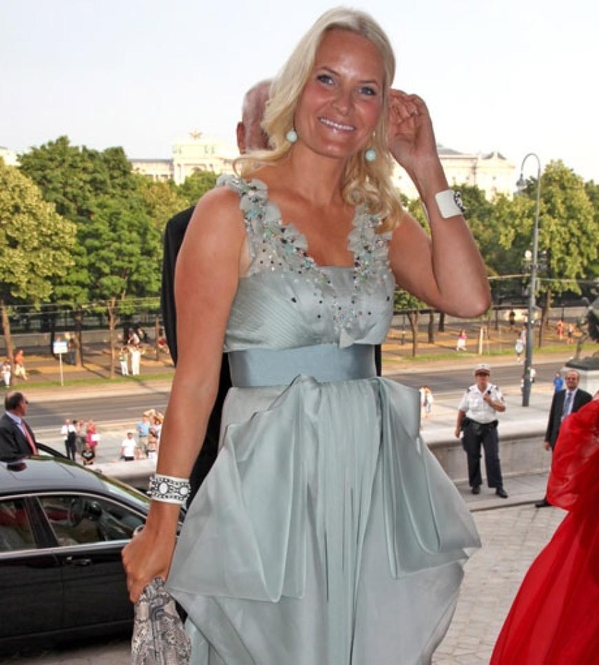 Royaler Besuch: Kronprinzessin Mette Marit von Norwegen kam zur glamourösen amfAR-Gala, die schon am Nachmittag im Wiener Parlament ausgerichtet wurde