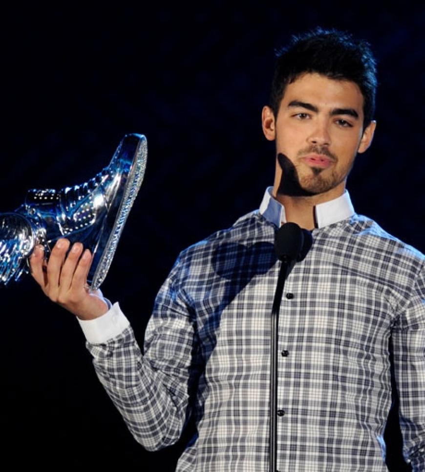 Joe Jonas nahm stellvertretend für die