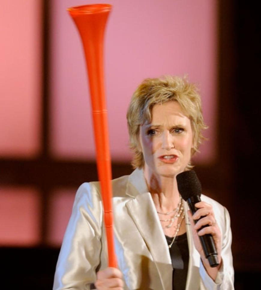 Immer noch im Vuvuzela-Fieber? Komikerin Jane Lynch führte amüsant durch den Abend