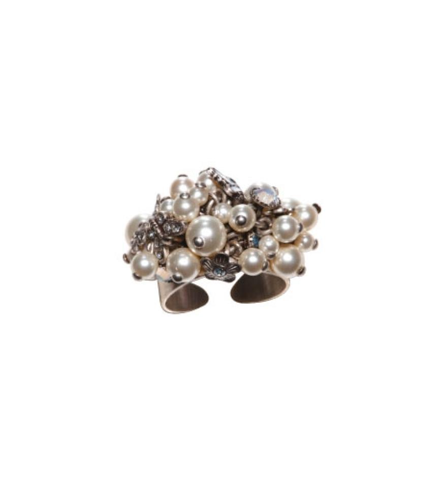 Üppig: Ring von Konplott, ca. 50 Euro