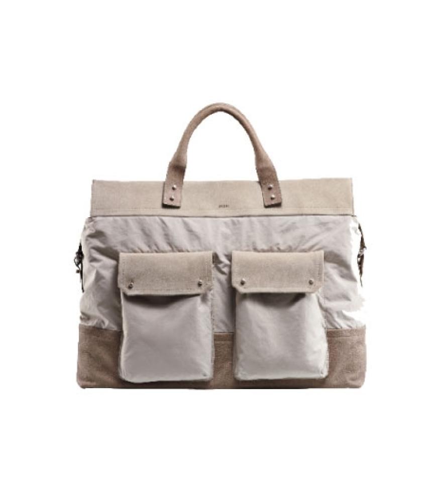 Henkeltasche aus Leder und Synthetik
von Joop!, ca. 400 Euro