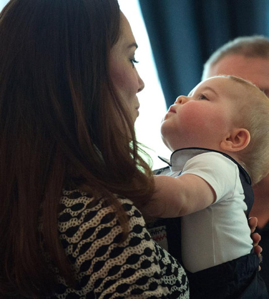Mamas ganzer stolz: Herzogin Kate ist ihre Mutterglück anzusehen