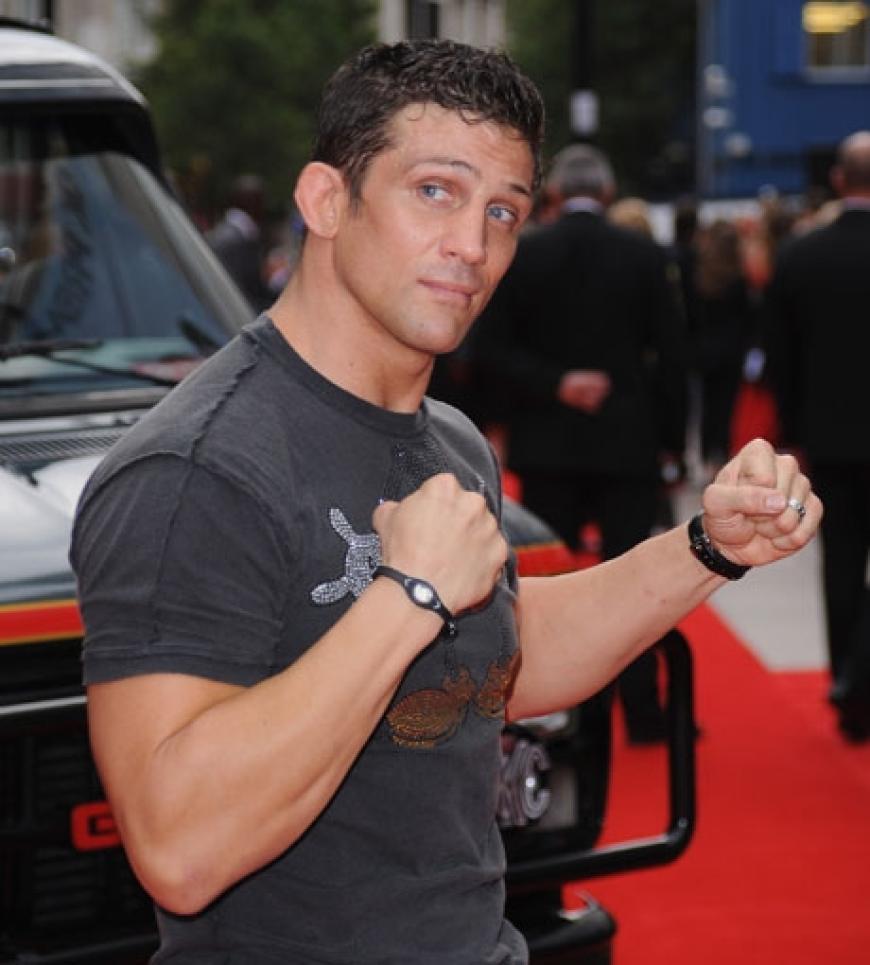 Ohne seine Frau Katie Price kam Alex Reid zur Premiere und wollte sich mit den harten Jungs vom