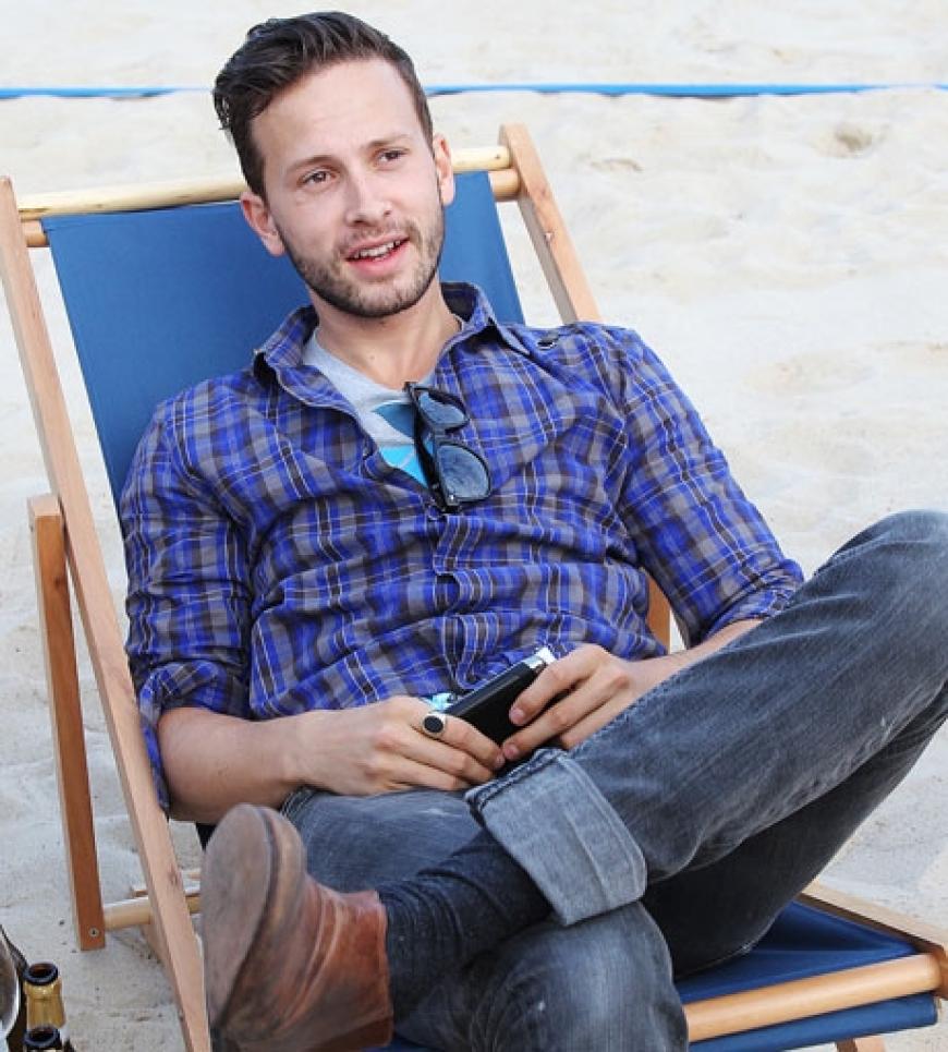 Anstatt einer klassischen Kino-Premiere, haben sich die Veranstalter für ein sommerliches Beach-Barbecue entschieden. Schauspieler Franz Dinda ist begeistert
