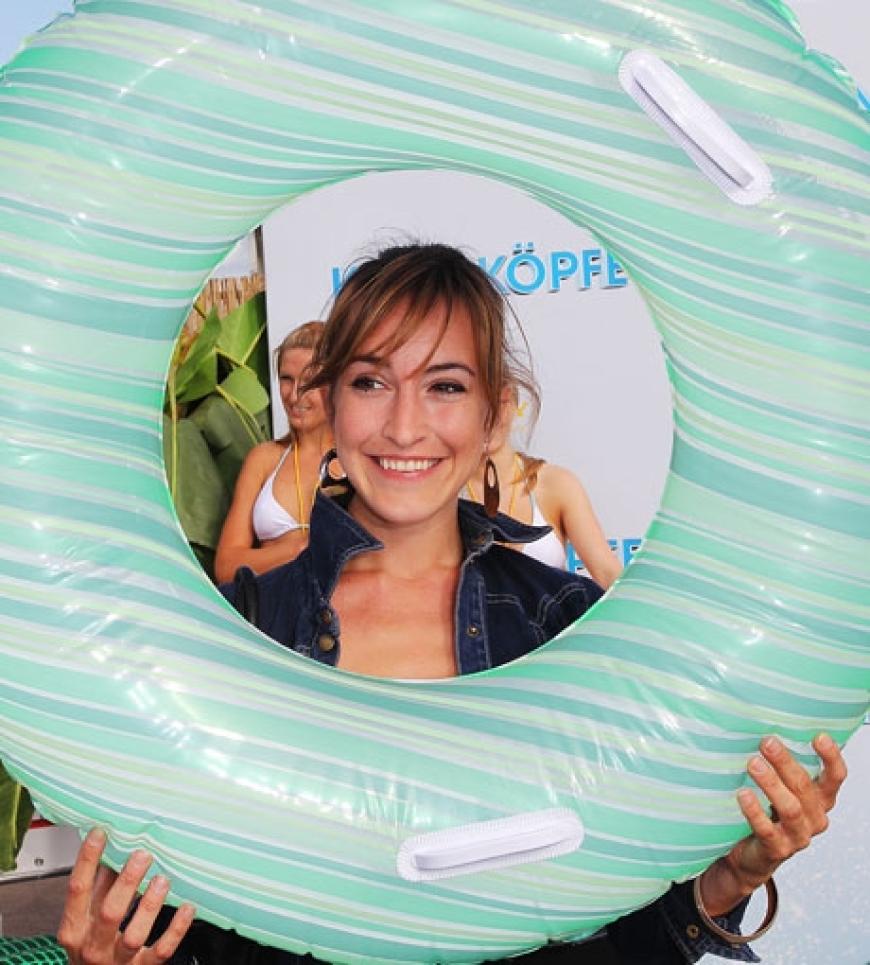 Jetzt fehlt nur noch der Pool: Maike von Bremen in Beach-Laune