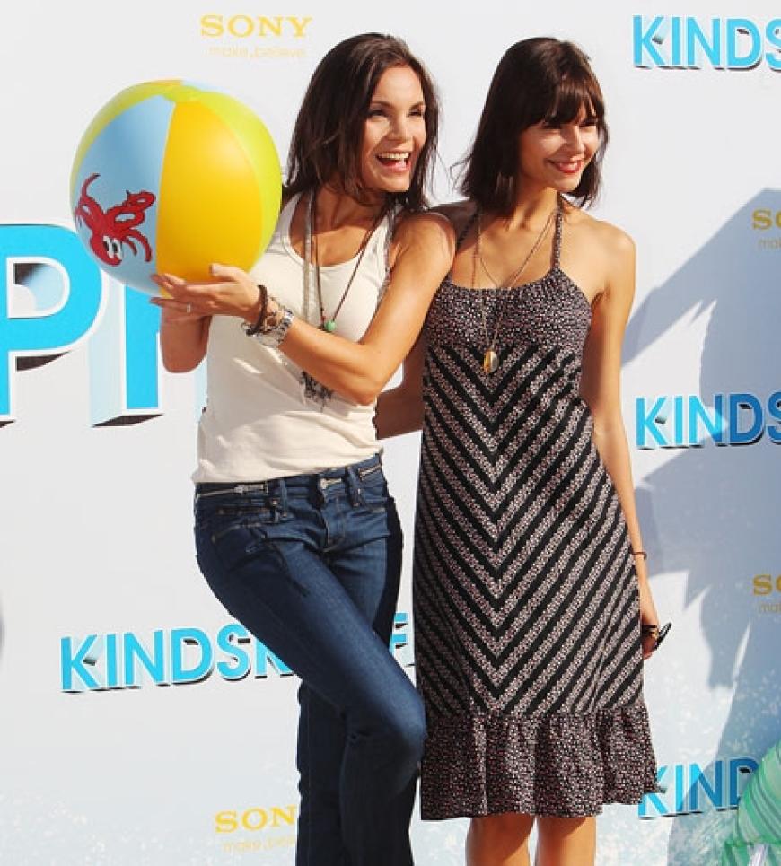 Nadine Warmuth und Susan Hoecke genossen die sommerlichen Temperaturen und feierten vor der o2 World Arena in Berlin mit