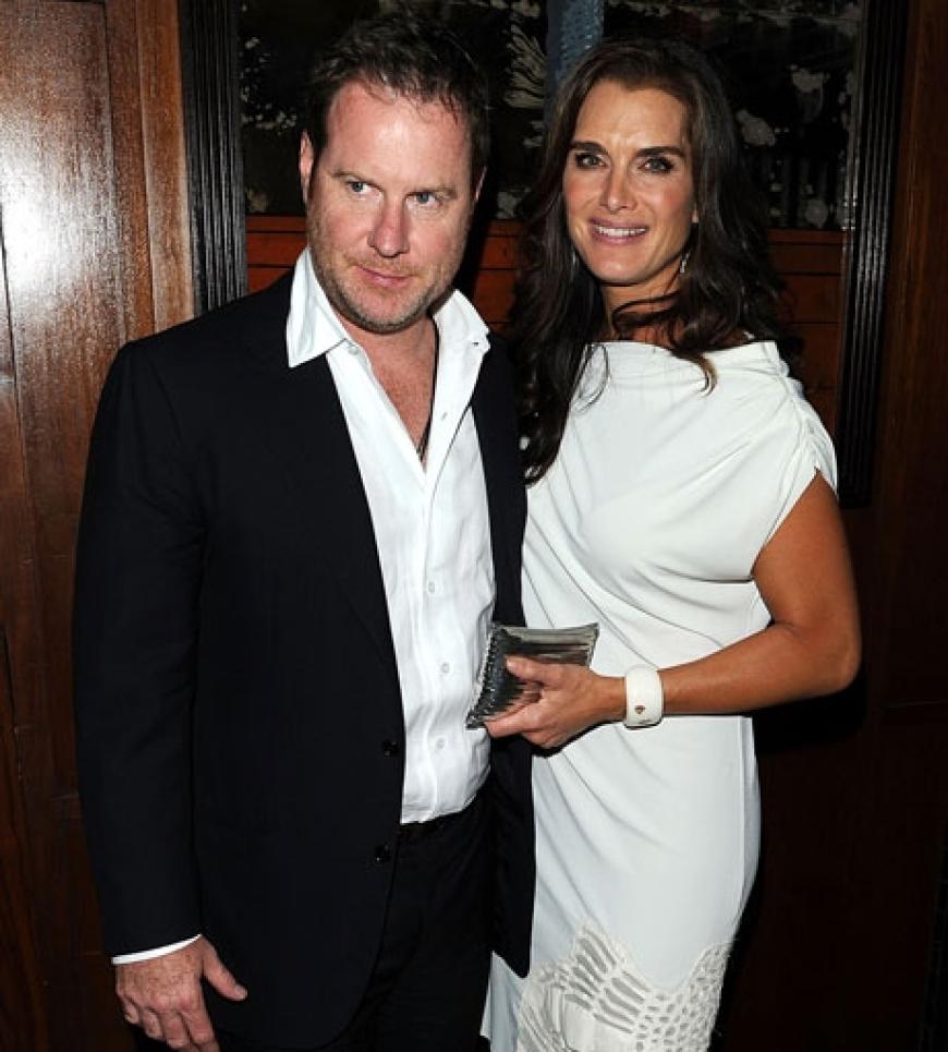 Schauspielerin Brooke Shields kam mit Ehemann Chris Henchy zur großen Premierenfeier