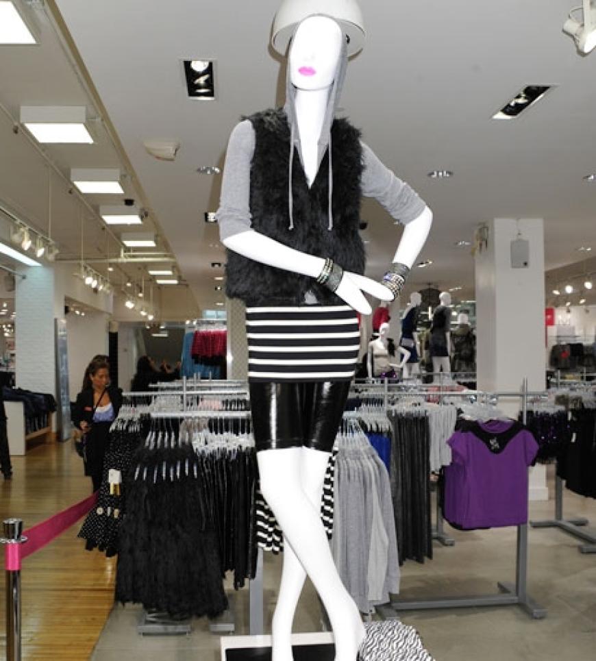 Fellweste plus Streifen-Shirt und PVC-Radlerhose