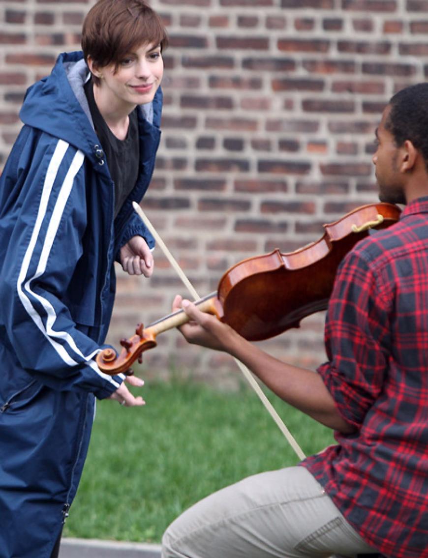 Ist Oscar-Preisträgerin Anne Hathaway etwa unter die Musiker gegangen? Nein! Sie dreht ihren neuen Film