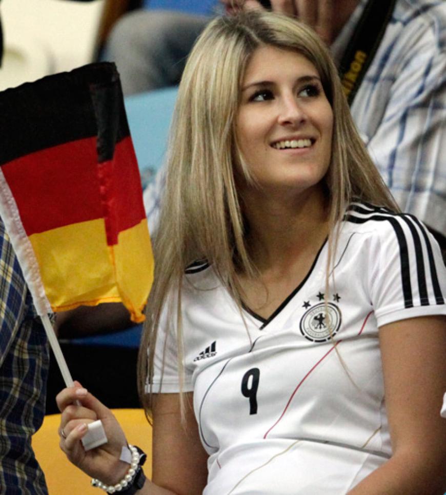 André Silva Freundin / Germany International Mueller Wife Lisa Stockfotos und ... / Daichi kamada und andré silva zaubern: