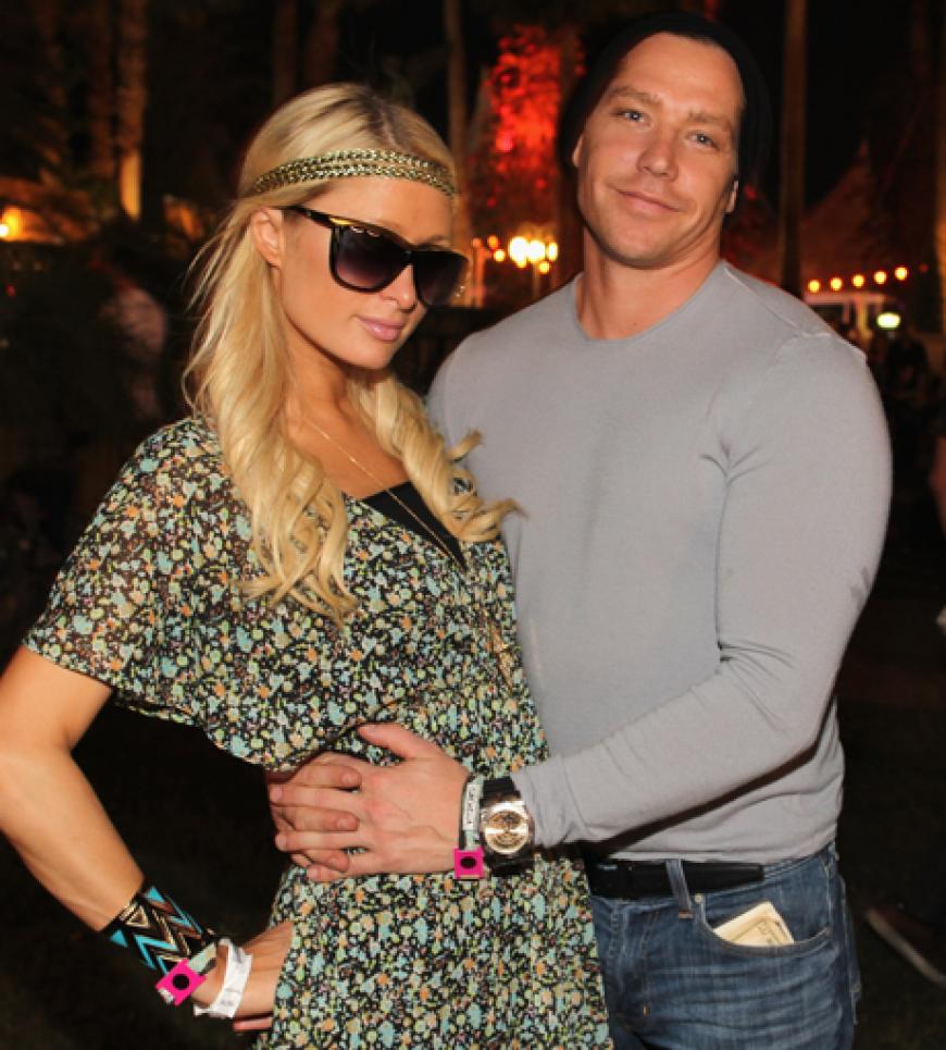 Verliebt Paris Hilton verbringt ihren Aufenthalt gemeinsam mit ihrem Lover Cy Waits