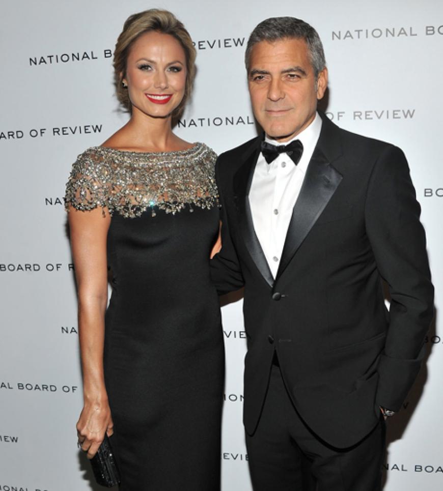 Glamour-Auftritt für George Clooney und Freundin Stacy Keibler: Das Paar feierte am Dienstagabend in New York die Gala der National Board Of Review Awards und befand sich in prominenter Gesellschaft ...