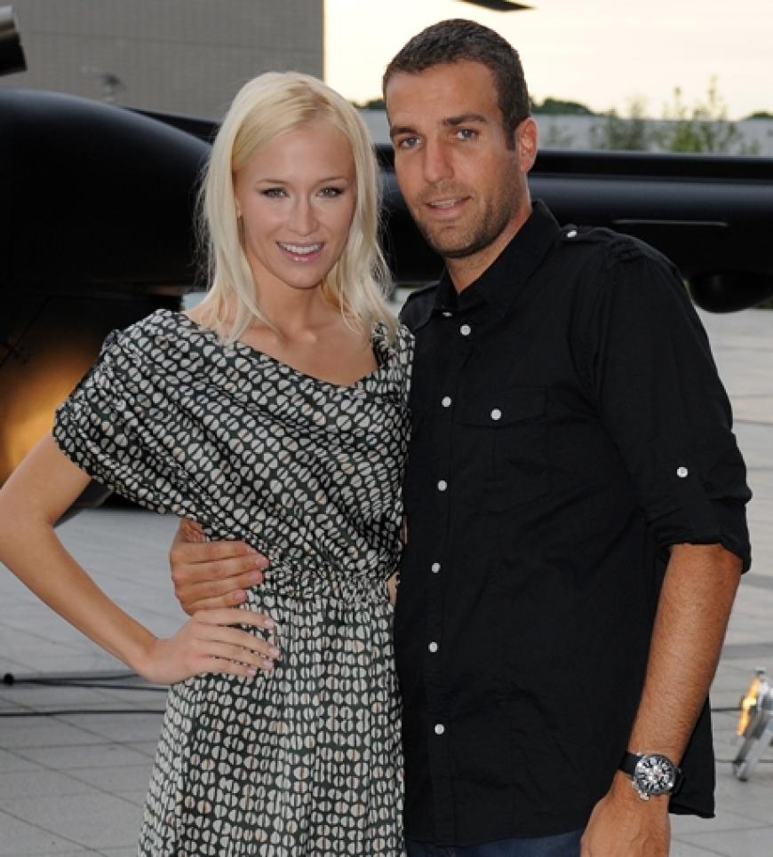 Lisa Loch posiert mit Sascha Rinne