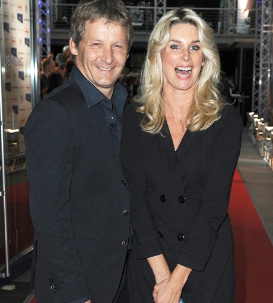 Die Schauspieler Gernot Schmidt und Claudelle Deckert kommen zur Premiere des neuen 90-minütigen