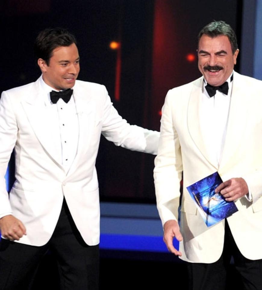 Weiß und Weiß gesellt sich gern: Jimmy Fallon mit Tom Selleck