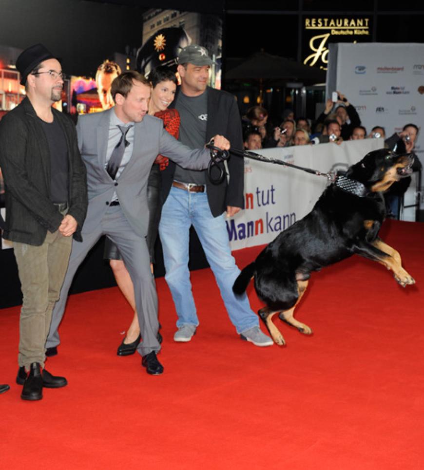 Achtung, bissig! Filmhund Bruno hatte die Sympathien nicht immer auf seiner Seite, als er die Journalisten versuchte anzuspringen