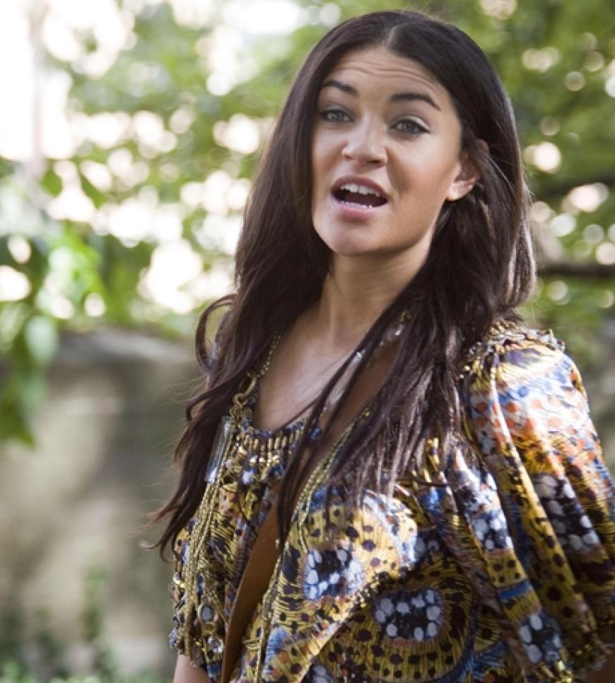 Jessica Szohr am Set von