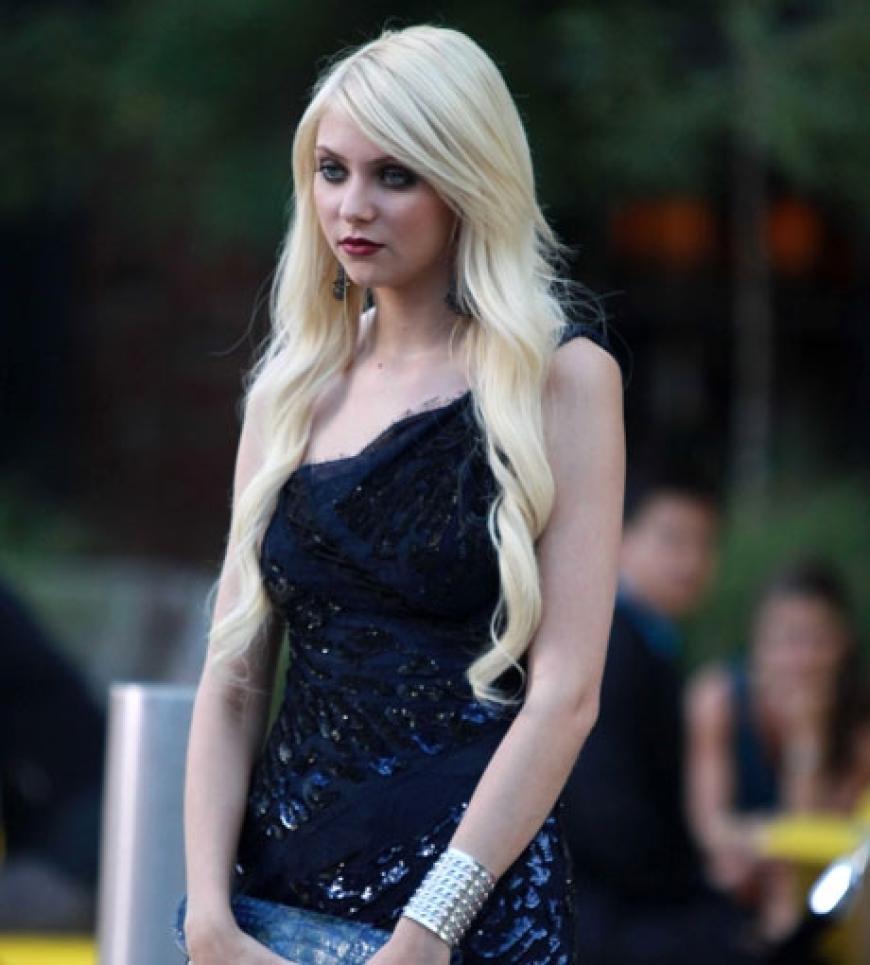 Taylor Momsen als
