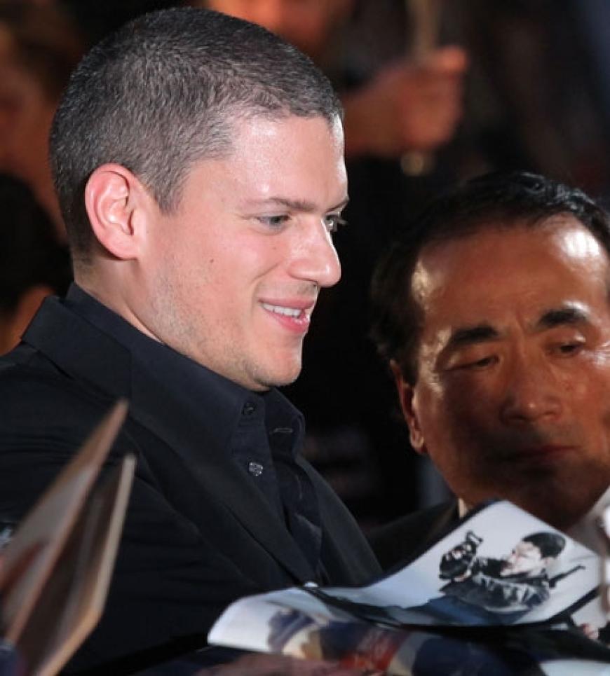 Wentworth Miller schrieb vorab schon fleißig Autogramme am roten Teppich ...