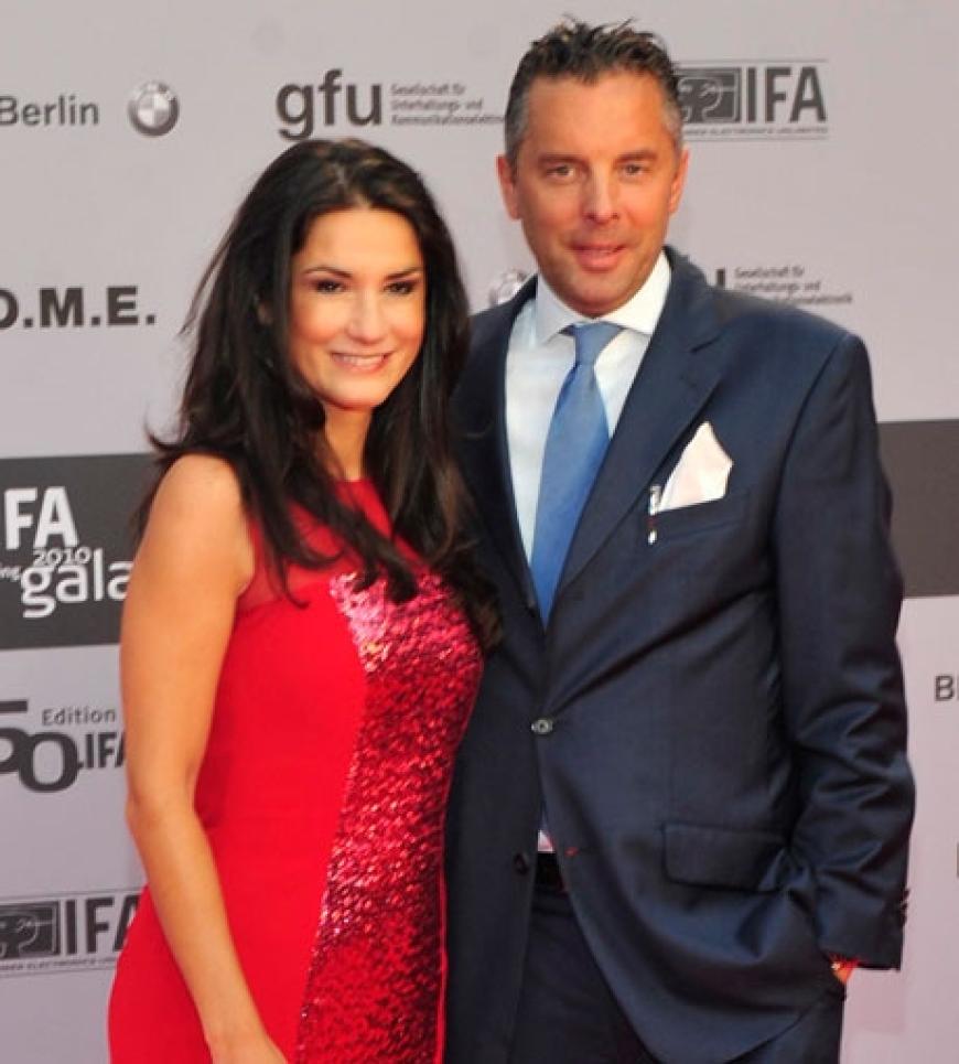 Frisch erholt aus dem Urlaub strahlten Patrick Graf Faber-Castell und seine Ehefrau Mariella in die Kameras