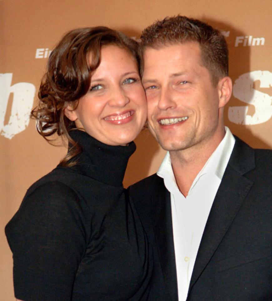 Seit 1995 ist Til Schweiger mit dem ehemaligen Model Dana Carlsen verheiratet, mit der er die vier Kinder Valentin, Luna, Lilli und Emma hat. Die Familie lebte bis 2004 in den USA, bevor sie nach Hamburg-Niendorf umzog. Das Paar trennte sich 2005