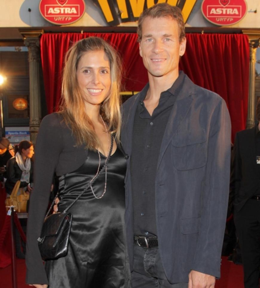 Kickte erst auf dem Rasen und feierte anschließend im Schmidts Tivoli auf der Reeperbahn: Ex-Nationaltorwart Jens Lehmann mit seiner Frau Conny