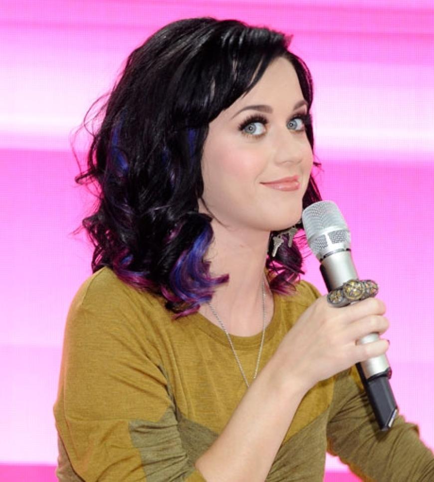 Flirtalarm: Katy Perry weiß, wie man am besten die Werbetrommel rührt