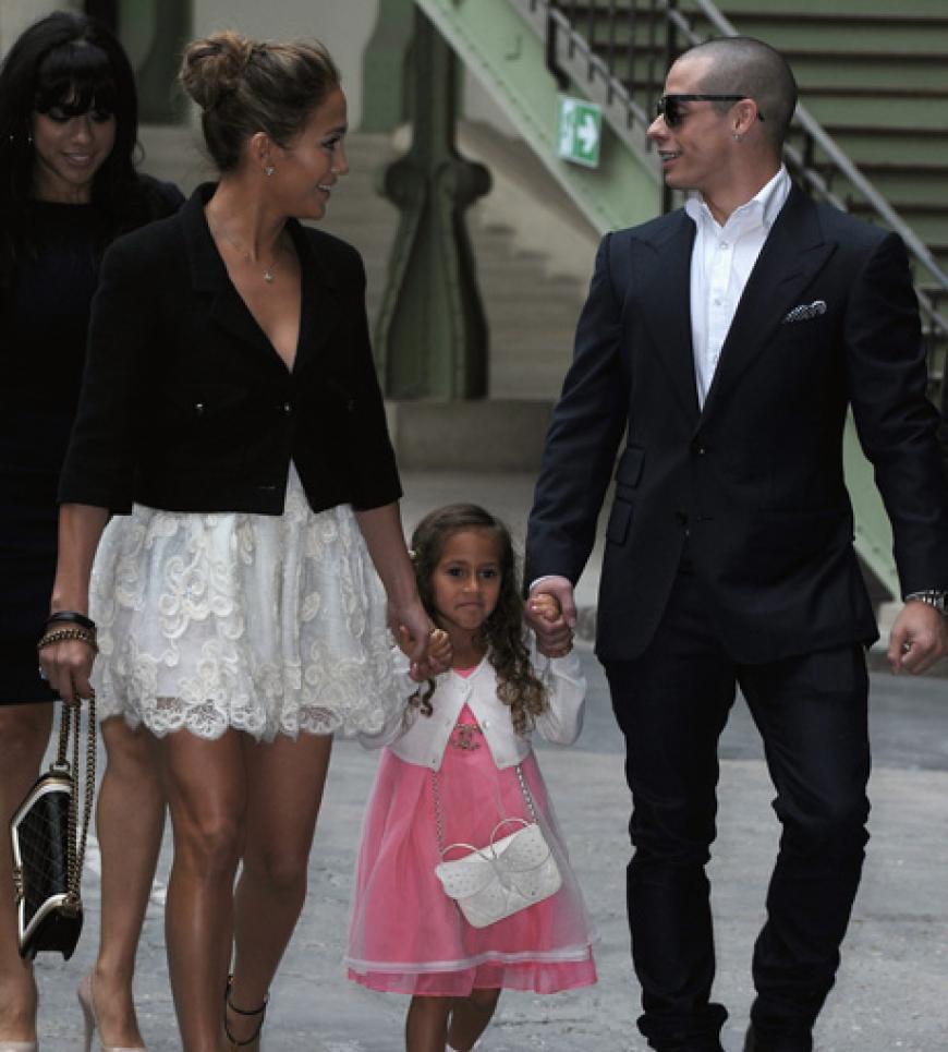 Familienausflug der etwas anderen Art: Jennifer Lopez, Tochter Emme und Lover und Casper Smart reisten nach Paris zur Show von Chanel