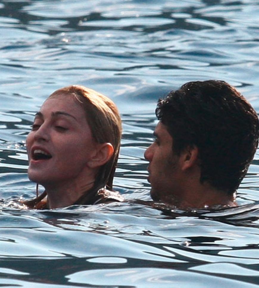 Madonna und Jesus schwimmen in Paraggi, Italien