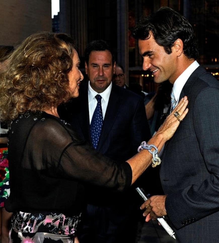 Diane Von Furstenberg gratuliert Tennis-As Roger Federer. Der steht zur Zeit im Viertelfinale der US Open