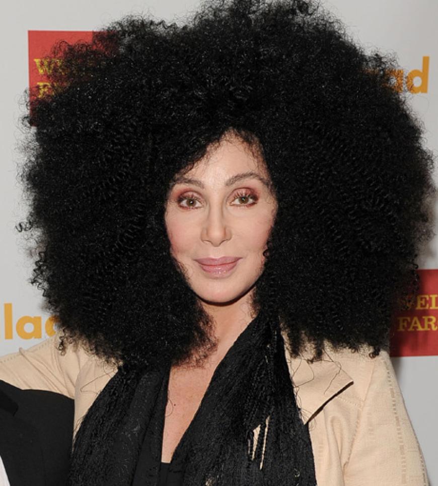 Mit Afro: Sängerin Cher mit XXL-Haar