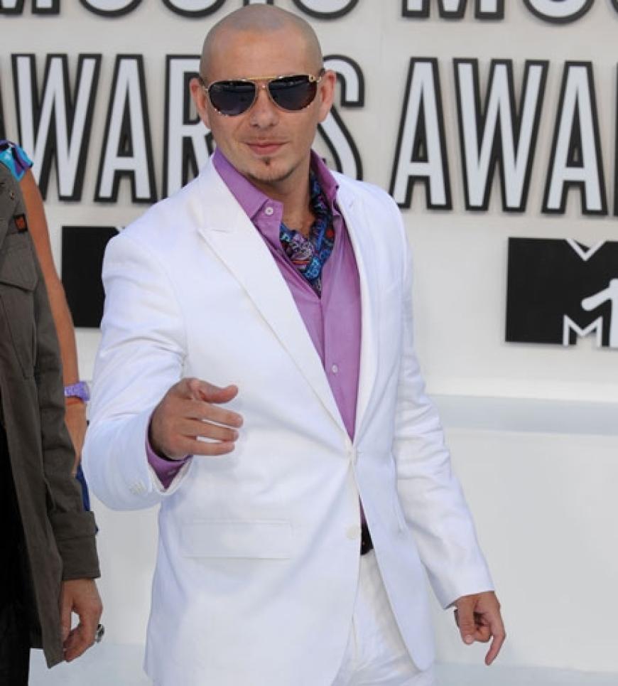 Rapper Pitbull freut sich über so viel geballte Weiblichkeit