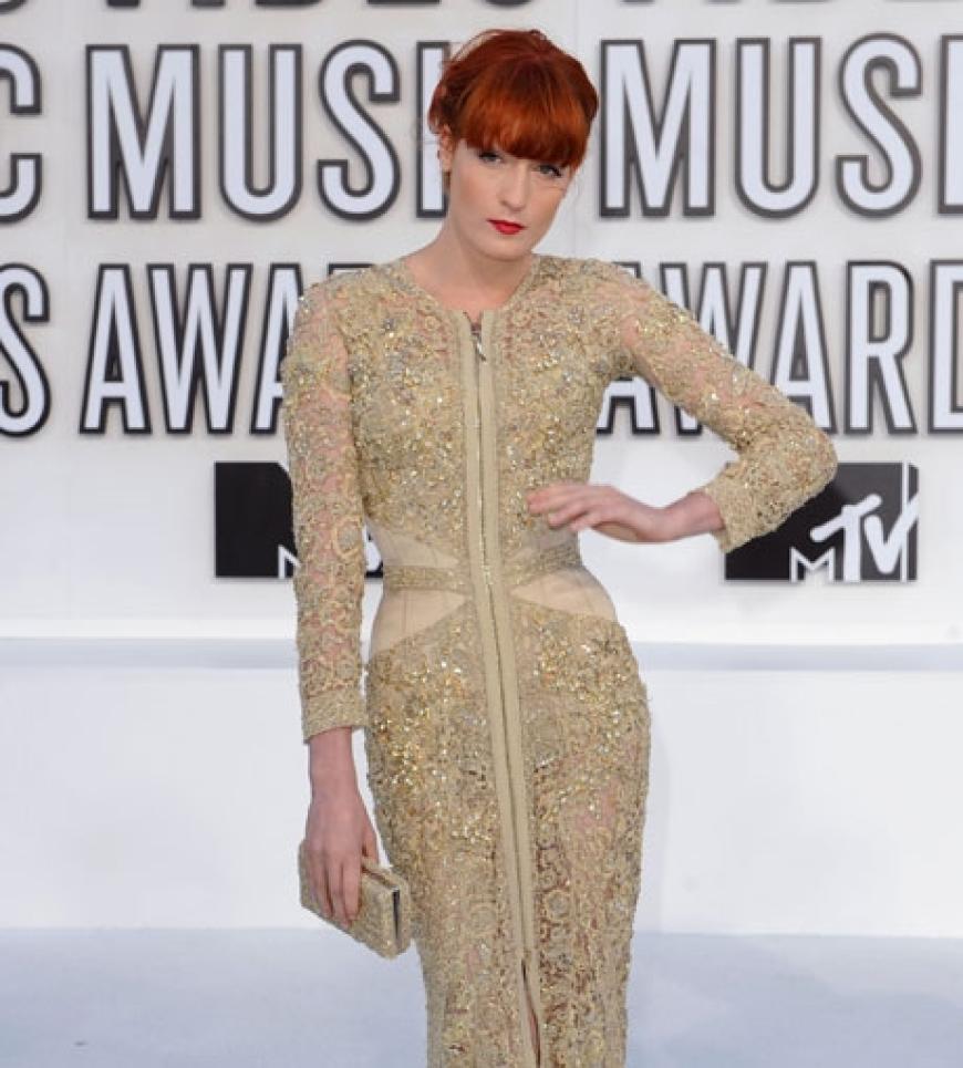 Sah nicht nur toll aus, sondern durfte auch noch einen Preis entgegennehmen: Florence Welch von Florence and the Machine legte die Beste künstlerische Leitung mit