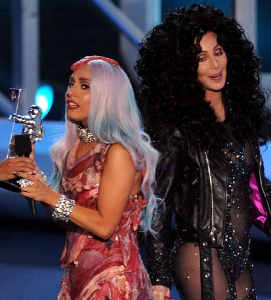 Der absolute Superstar des Abends hieß jedoch Lady GaGa! Für dreizehn Preise nominiert, acht Trophäen mitgenommen: Die Sängerin war die Abräumerin der MTV Video Music Awards