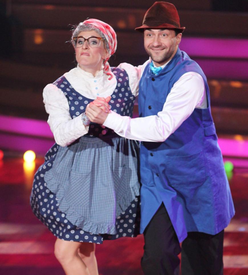 Zwei neue Tänzer? Nein, hinter der Maske verstecken sich Stefanie Hertel und Sergiy Plyuta