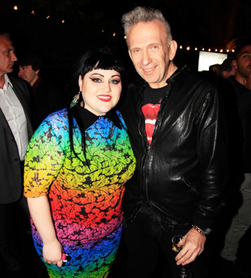 Die regenbogenfarbene Beth Ditto mit Jury-Mitglied´ ´ Jean-Paul Gaultier