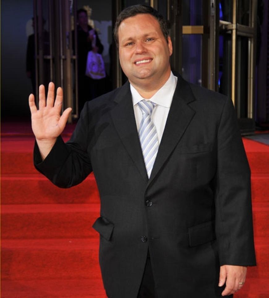 Paul Potts winkt in die Kameras