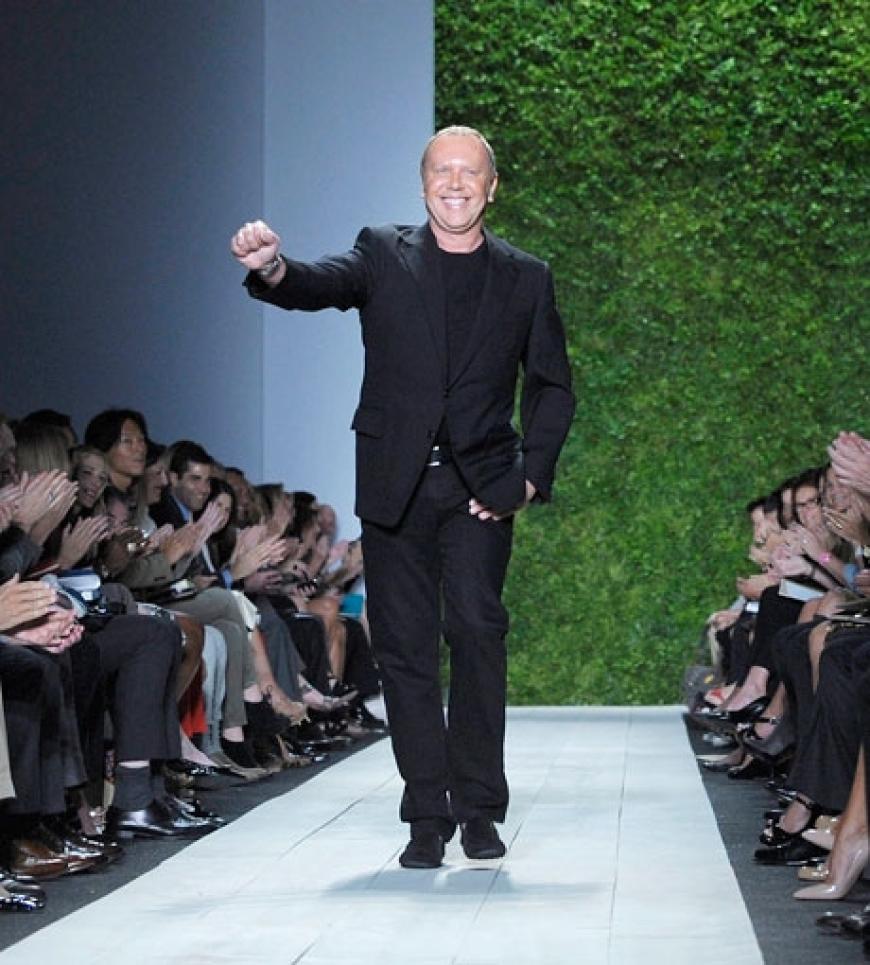 Gefeierter Star: Designer Michael Kors wird nach seiner gelungenen Show vom Publikum bejubelt